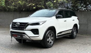 TOYOTA FORTUNER 4X2 full