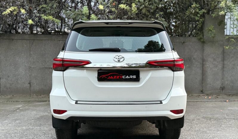 TOYOTA FORTUNER 4X2 full