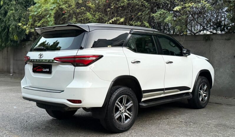 TOYOTA FORTUNER 4X2 full