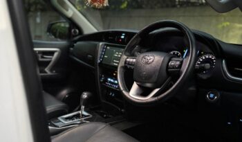 TOYOTA FORTUNER 4X2 full