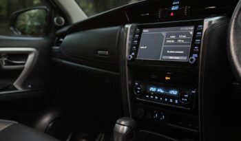 TOYOTA FORTUNER 4X2 full