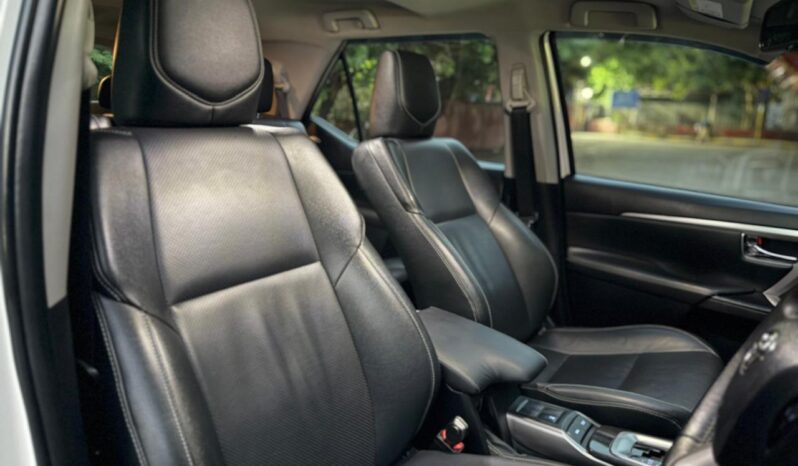 TOYOTA FORTUNER 4X2 full