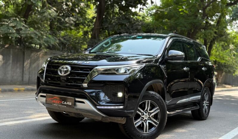 TOYOTA FORTUNER 4X2 full