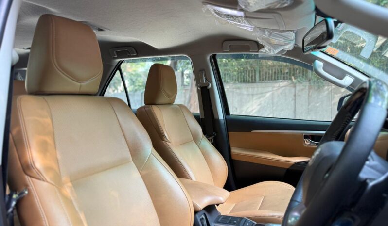 TOYOTA FORTUNER 4X2 full