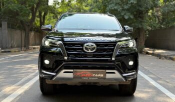 TOYOTA FORTUNER 4X2 full