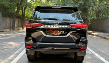 TOYOTA FORTUNER 4X2 full