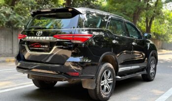 TOYOTA FORTUNER 4X2 full