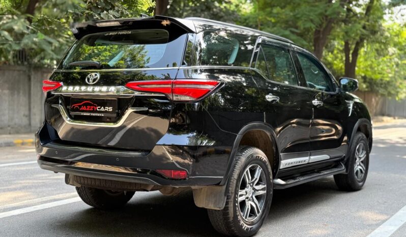 TOYOTA FORTUNER 4X2 full