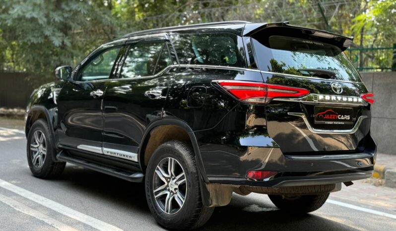 TOYOTA FORTUNER 4X2 full