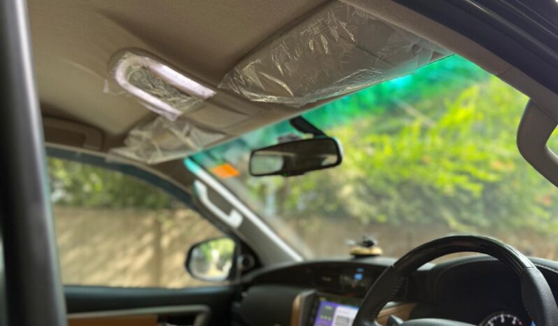 TOYOTA FORTUNER 4X2 full